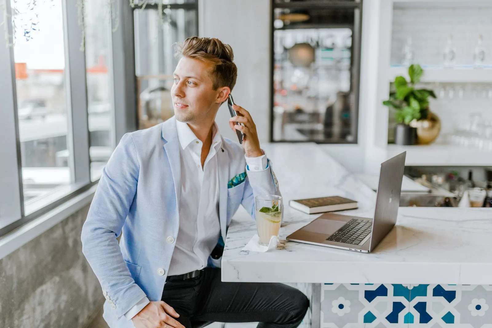 Adapting Your Approach to AI-Leveraged Selling as a Leader